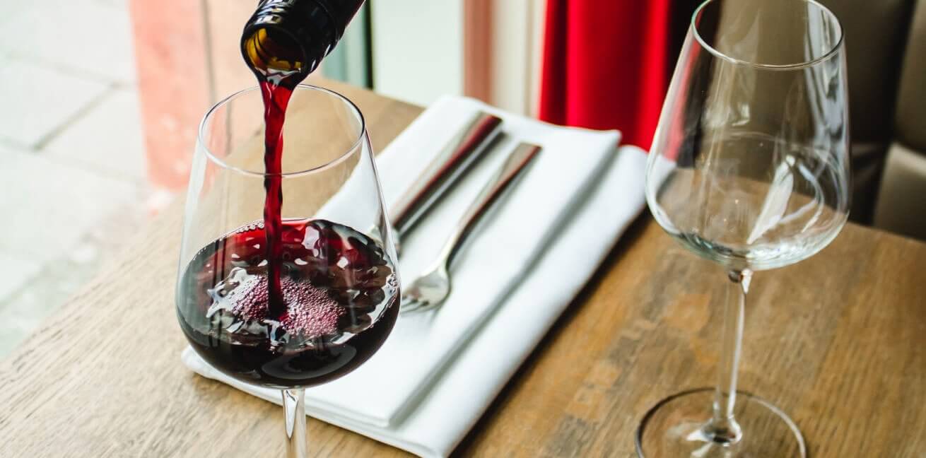 Pouring Wine misc3@2x